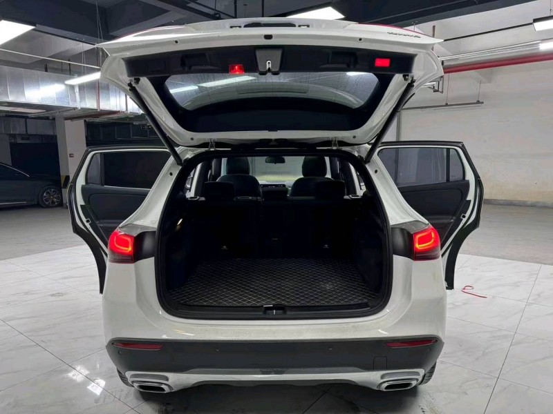 成都23年奔驰GLA9