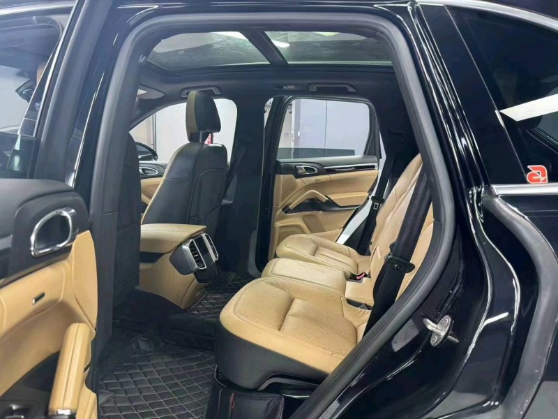 成都15年保时捷卡宴2