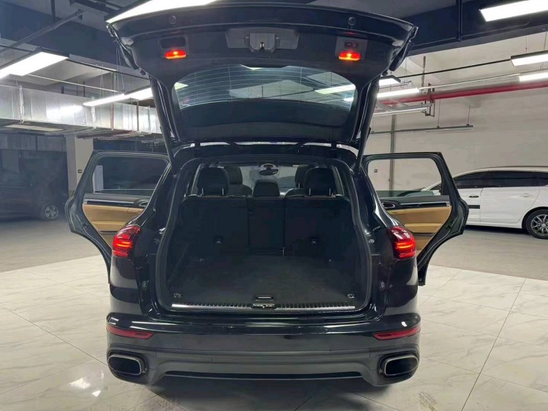 成都15年保时捷卡宴3