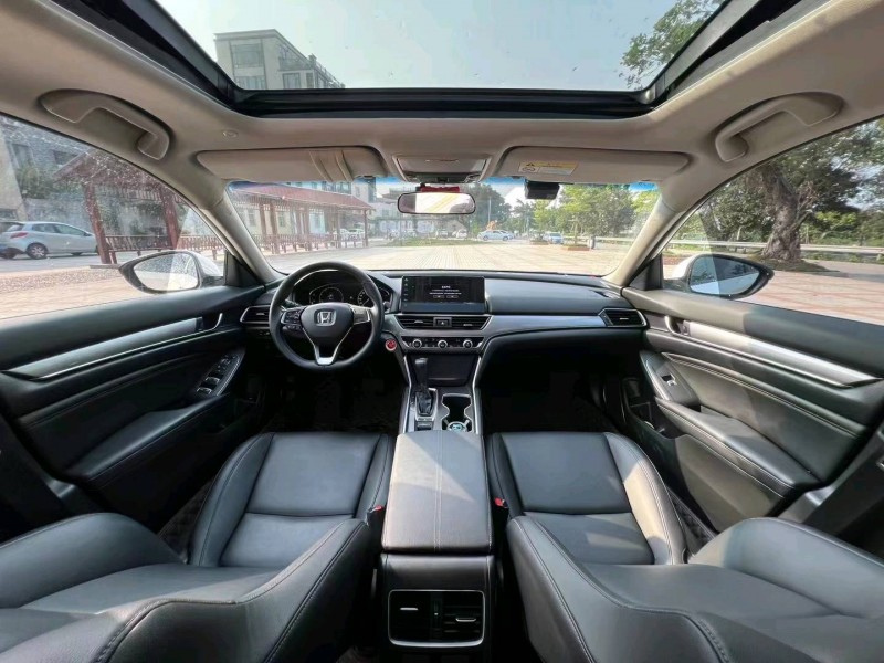 深圳21年本田雅阁3