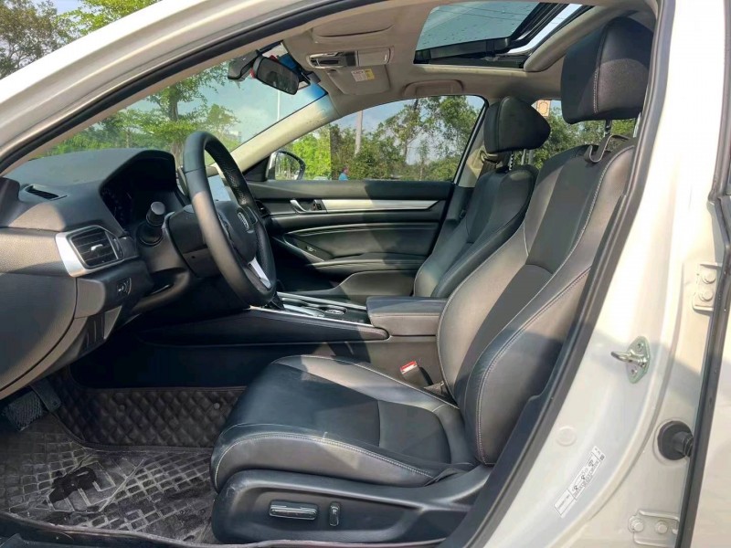 深圳21年本田雅阁6