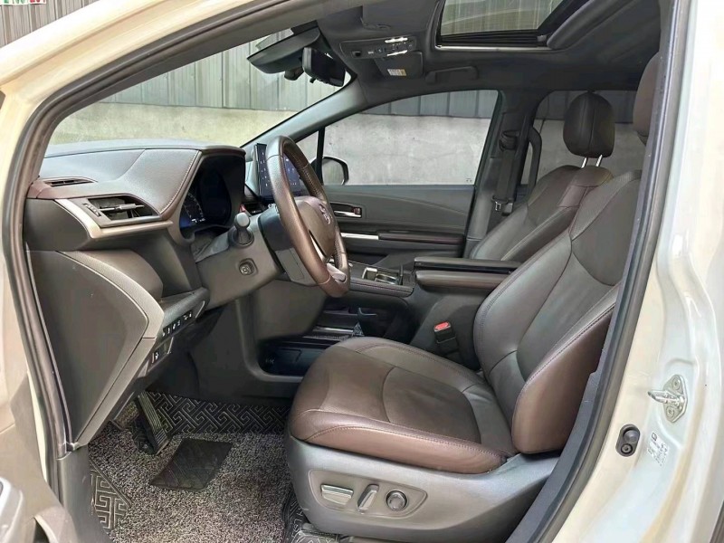 佛山22年丰田塞纳2