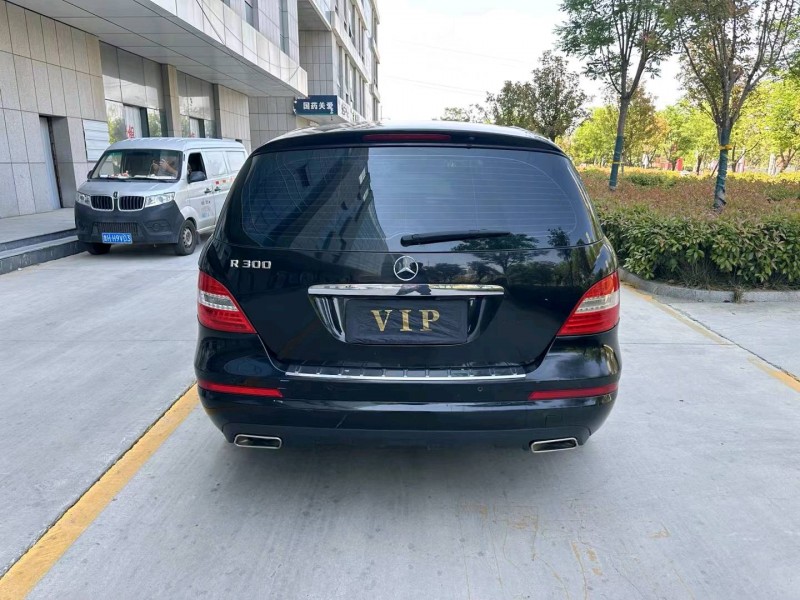 东营12年奔驰R8