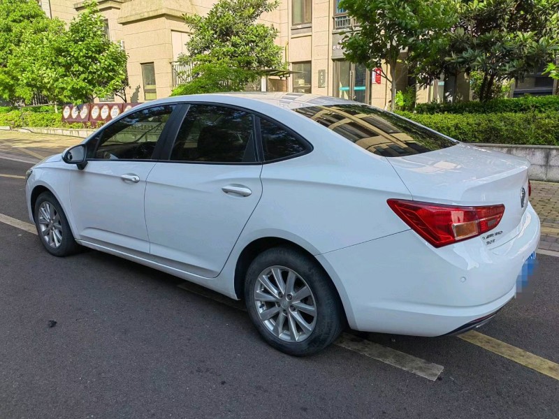 苏州17年别克威朗7