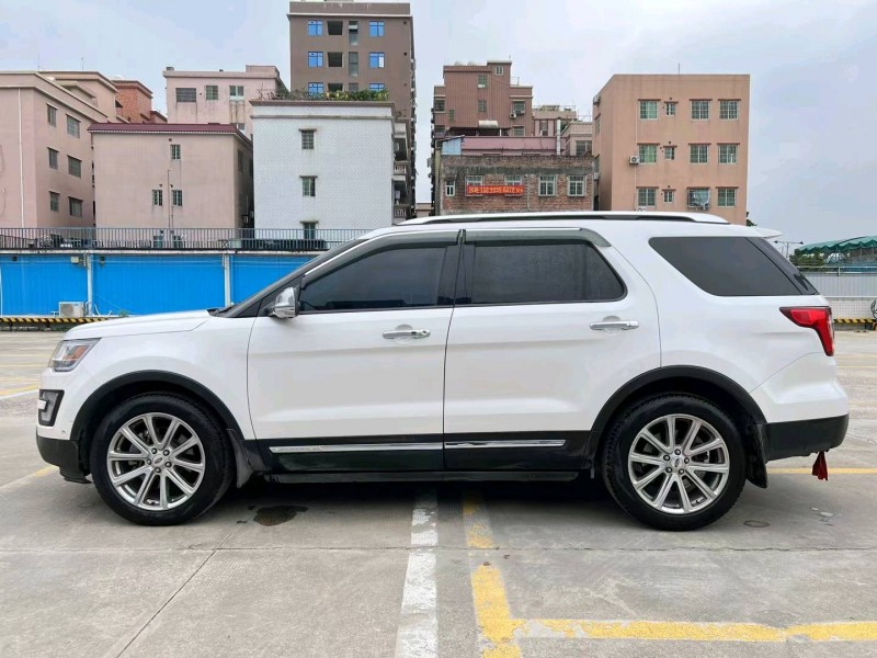 深圳18年福特探险者8