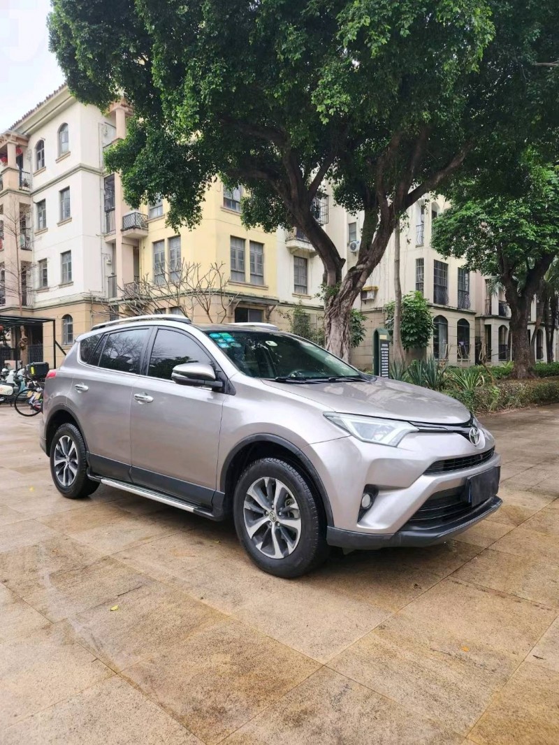 东莞17年丰田RAV43