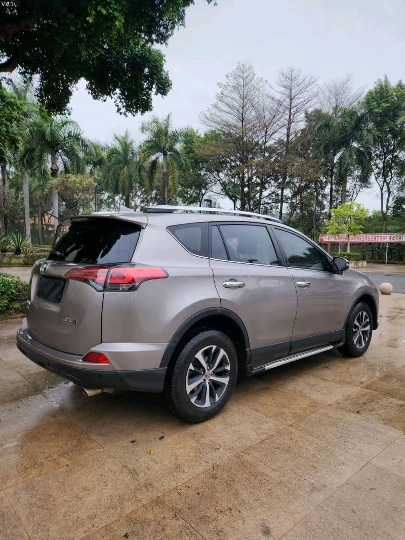 东莞17年丰田RAV49