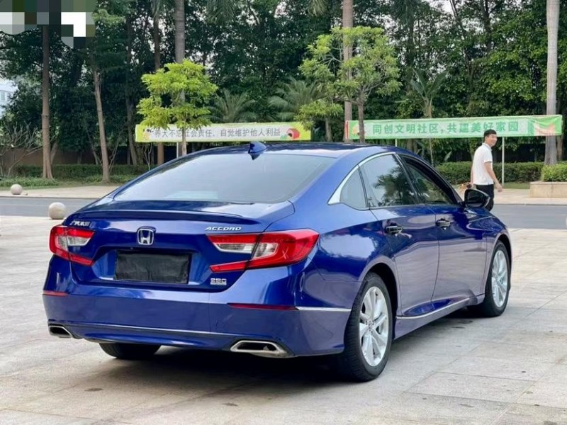 东莞18年本田雅阁7