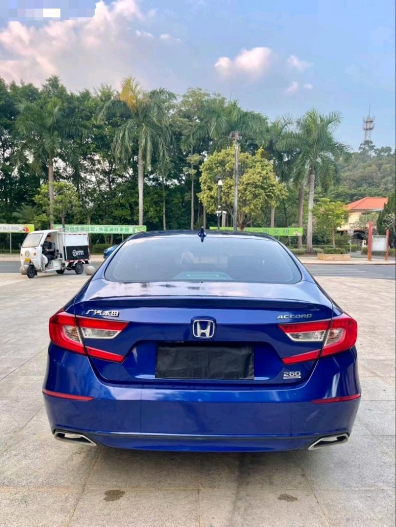 东莞18年本田雅阁8