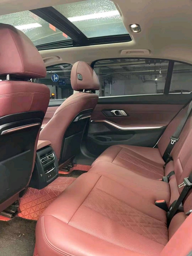 成都22年宝马3系7