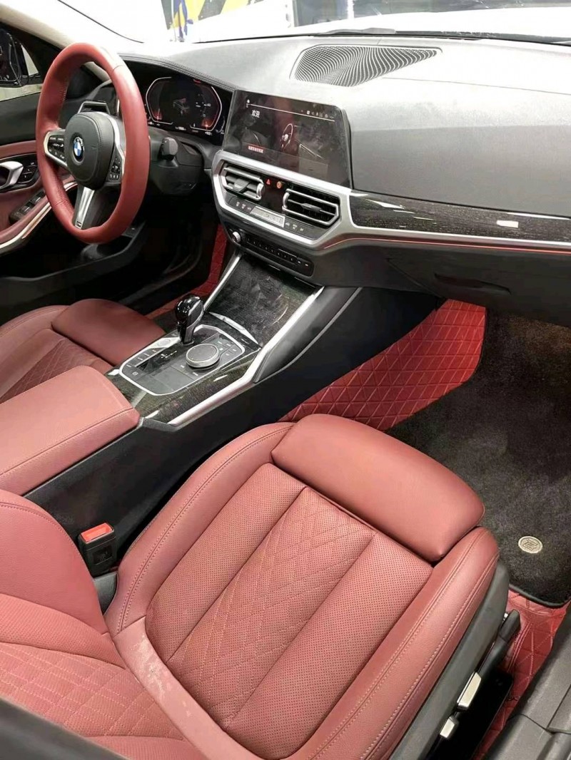 成都22年宝马3系8