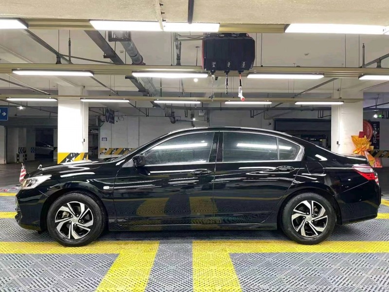 成都16年本田雅阁3