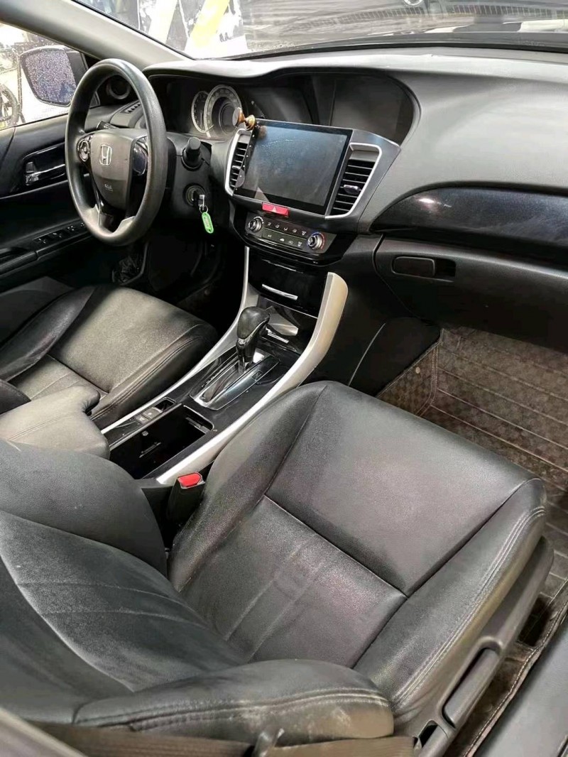 成都16年本田雅阁8