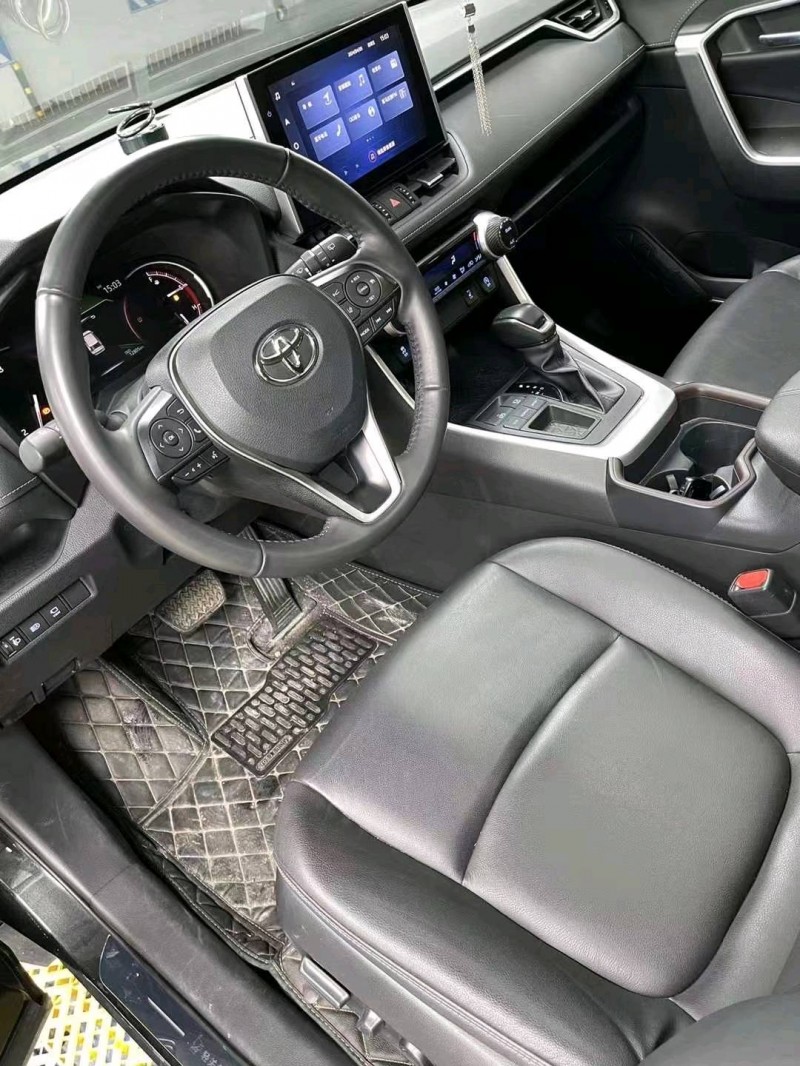 成都22年丰田RAV4荣放6