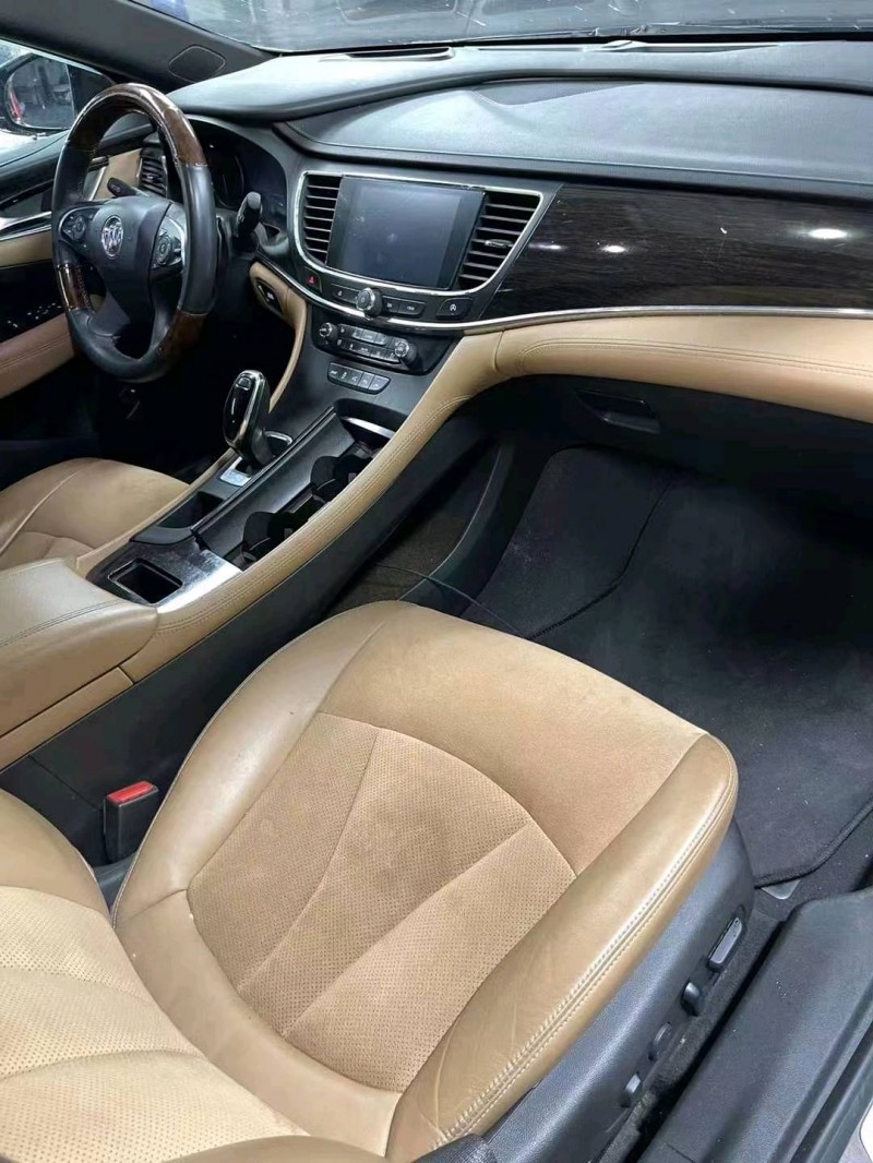 成都18年别克君越8