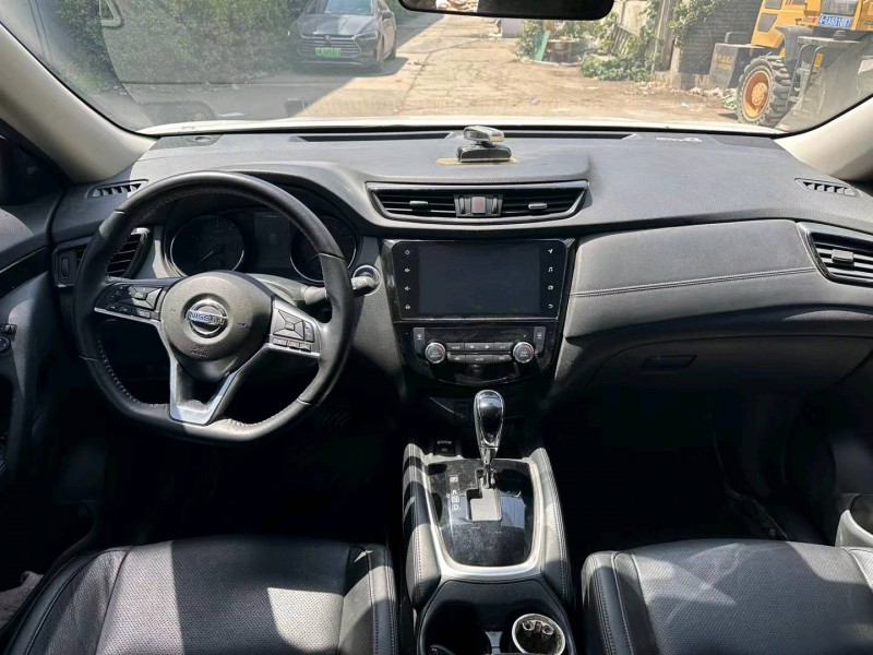 郑州20年日产奇骏5