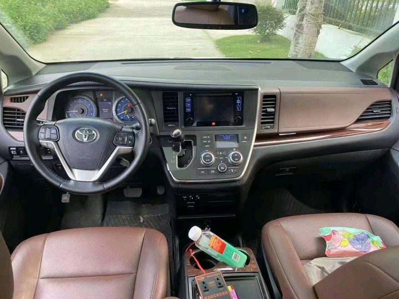 济南16年丰田塞纳2