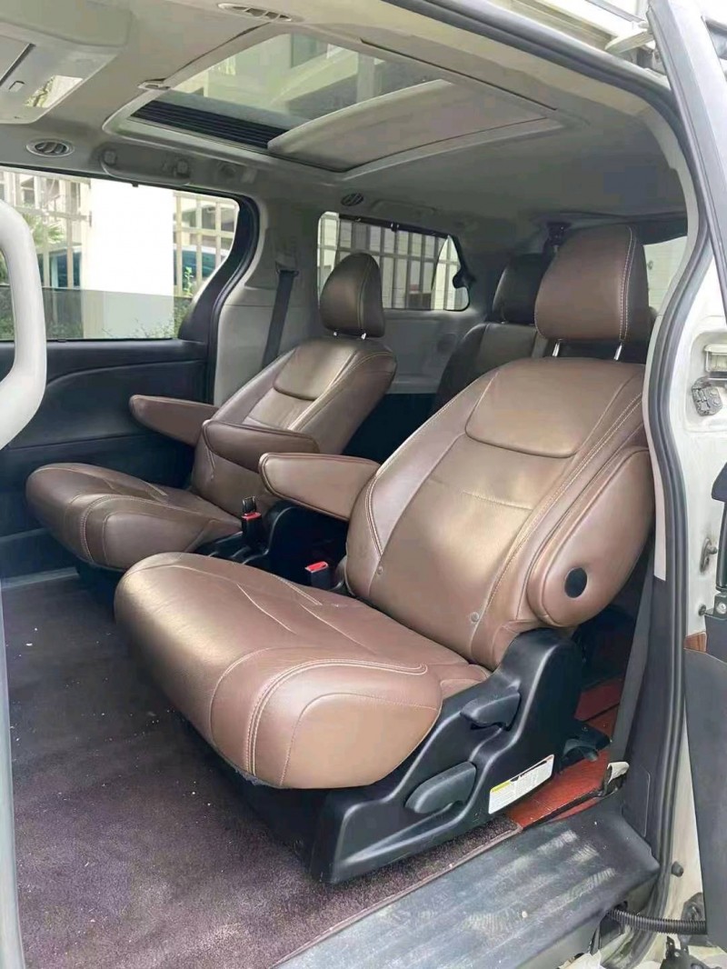 济南16年丰田塞纳4