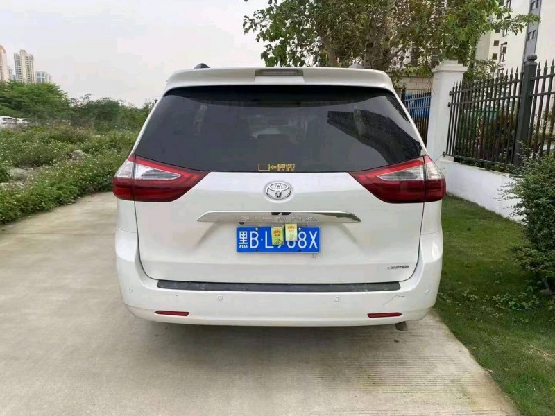 济南16年丰田塞纳7