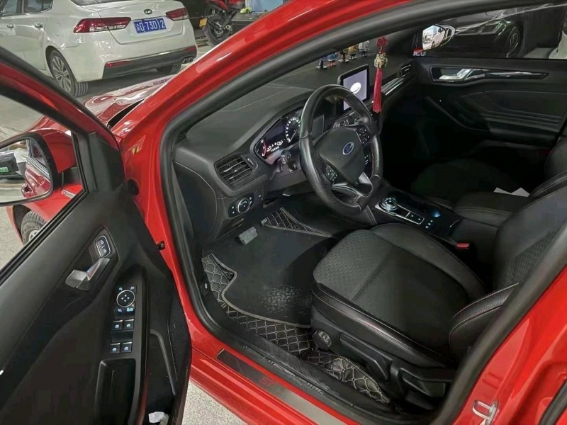 重庆19年福特福克斯7