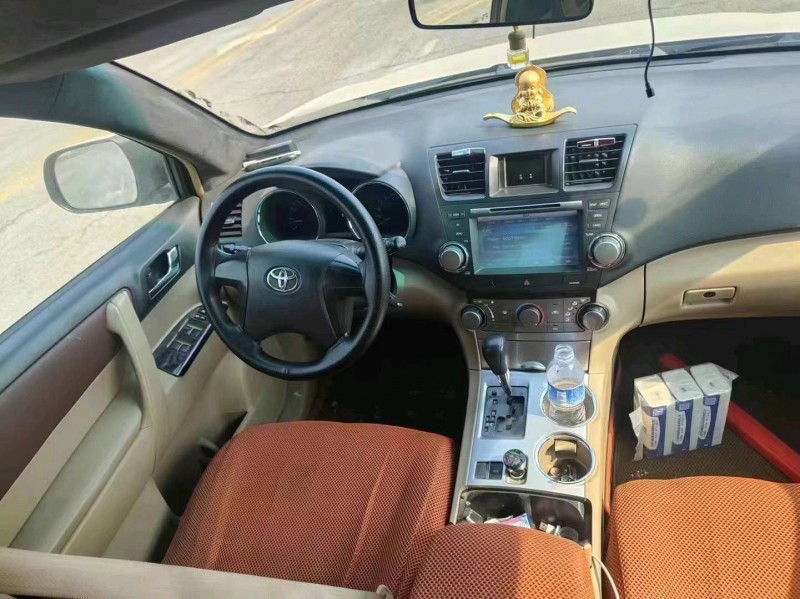 保定12年丰田汉兰达6