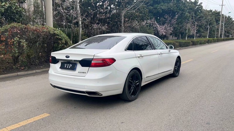 徐州16年福特金牛座8