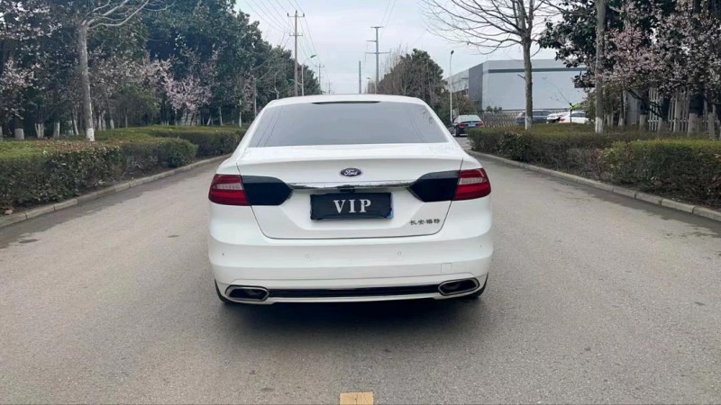 徐州16年福特金牛座9