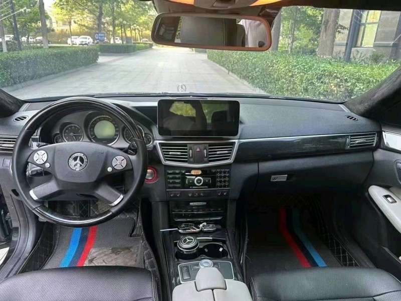 东营11年奔驰E8