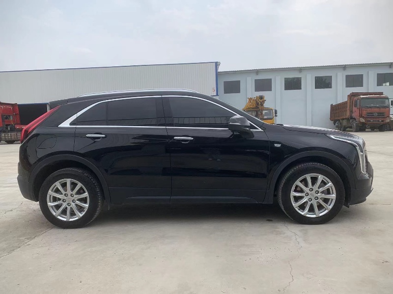 襄陽21年凱迪拉克XT42