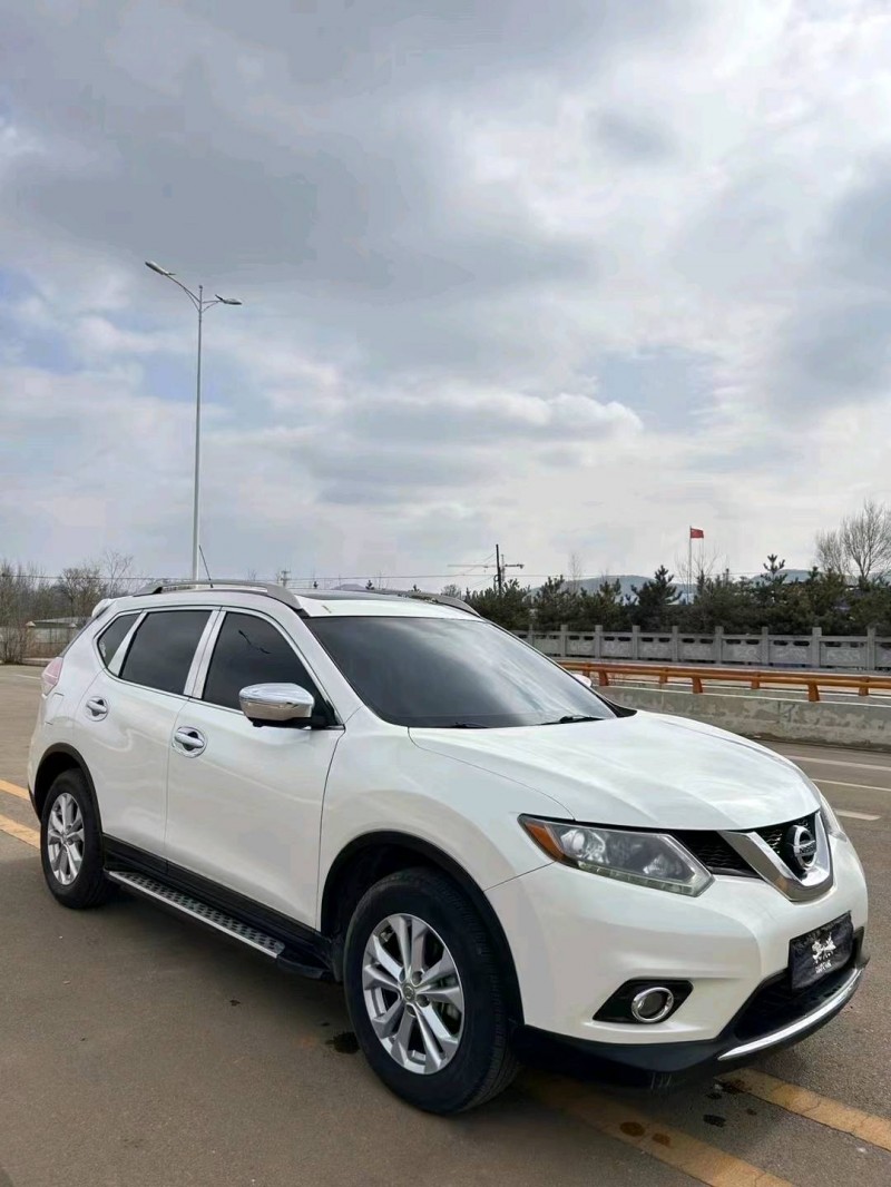 平涼16年日產奇駿2