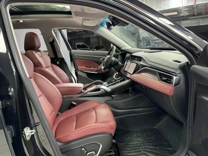 成都19年吉利博越7