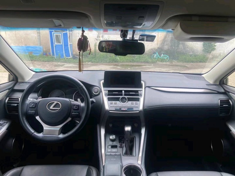 广州19年雷克萨斯NX4