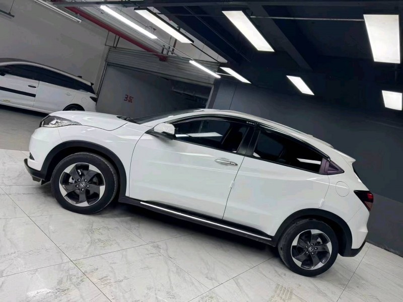 成都19年本田缤智3