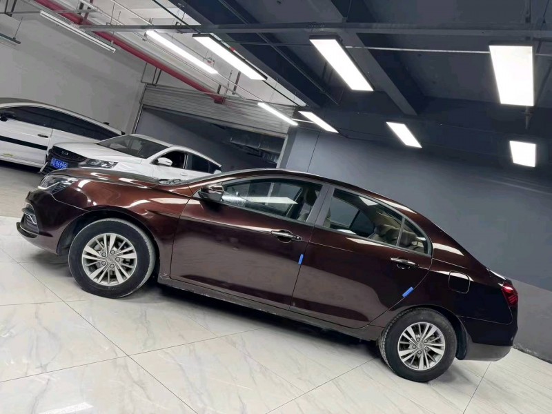 成都18年吉利帝豪3