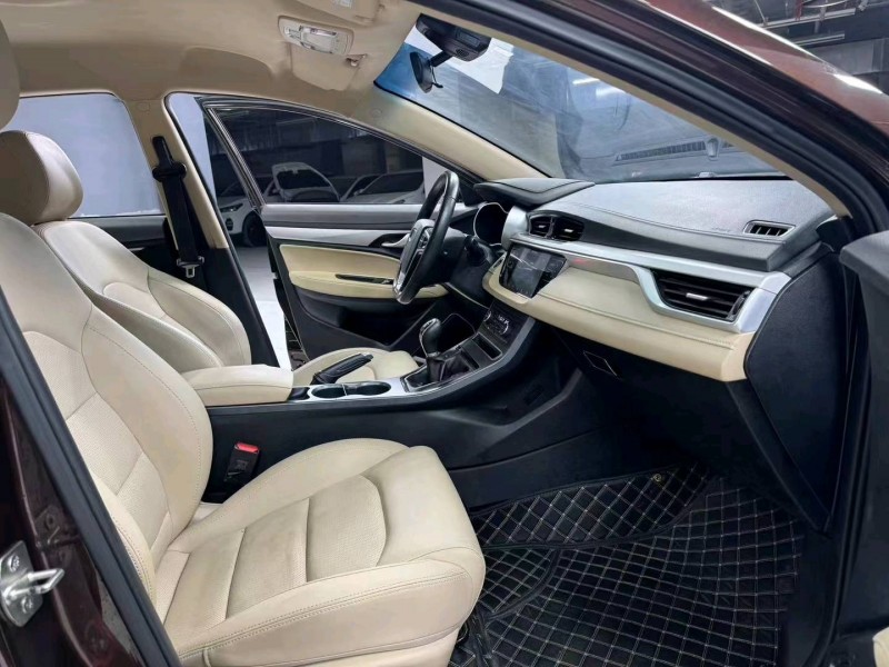 成都18年吉利帝豪7