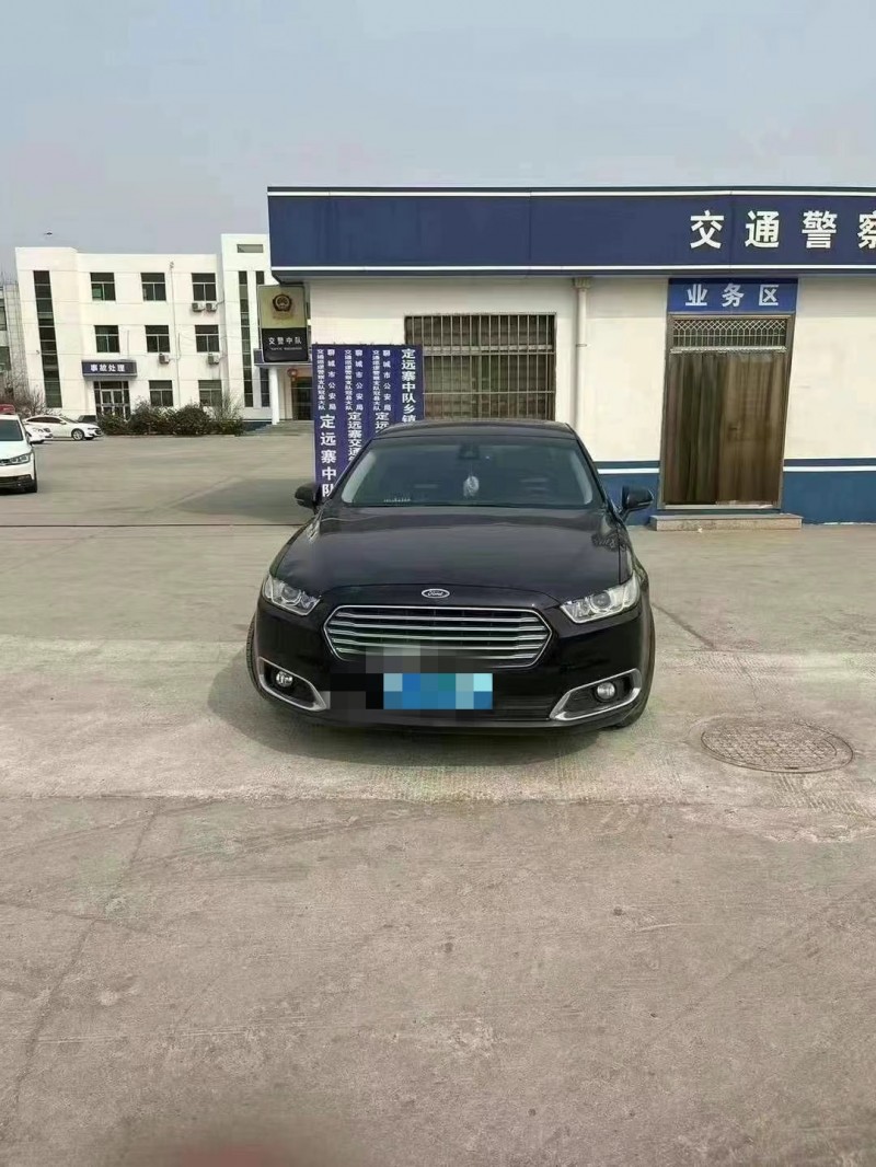 济宁17年福特金牛座1