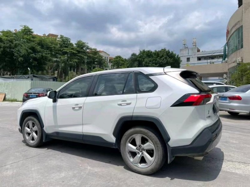 东莞20年丰田RAV49