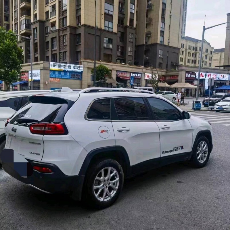 重庆18年Jeep自由光4