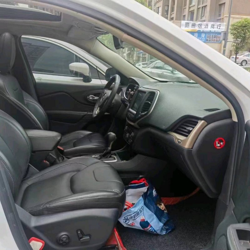 重庆18年Jeep自由光6