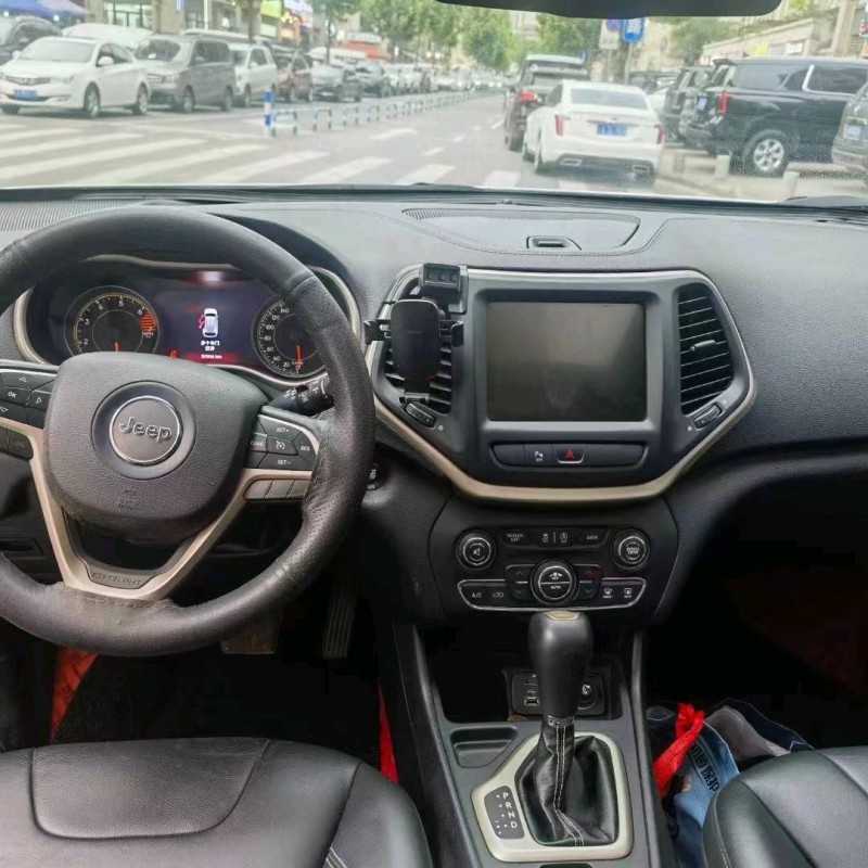 重庆18年Jeep自由光7