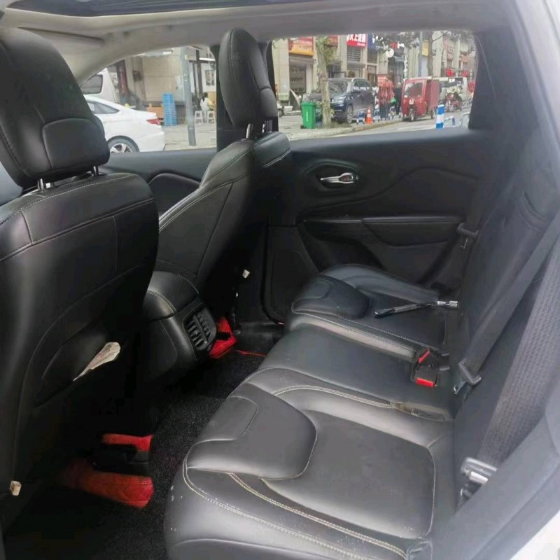 重庆18年Jeep自由光8