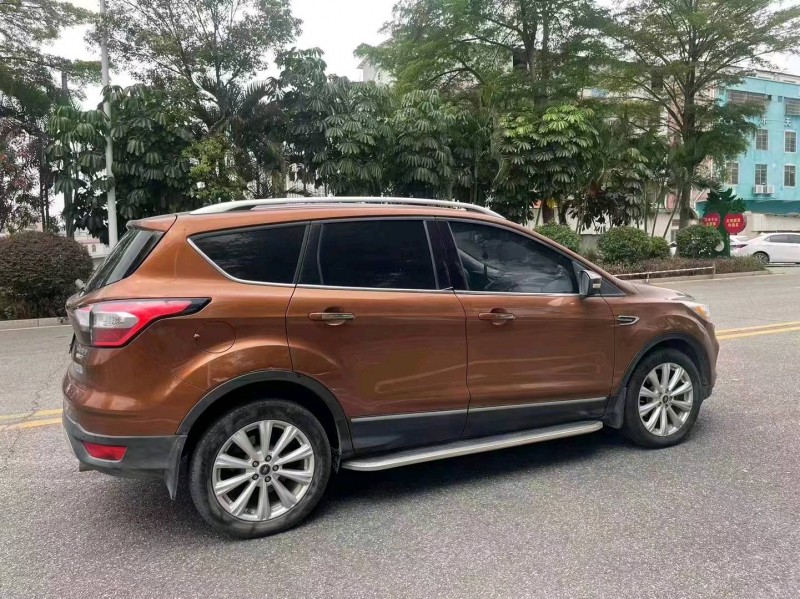 汕头17年福特翼虎5