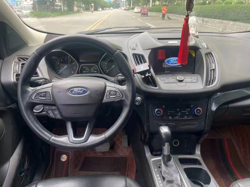 汕头17年福特翼虎8