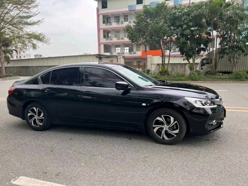 汕头16年本田雅阁2