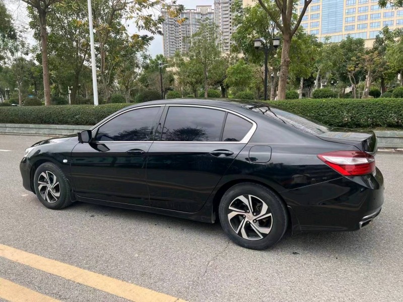 汕头16年本田雅阁8