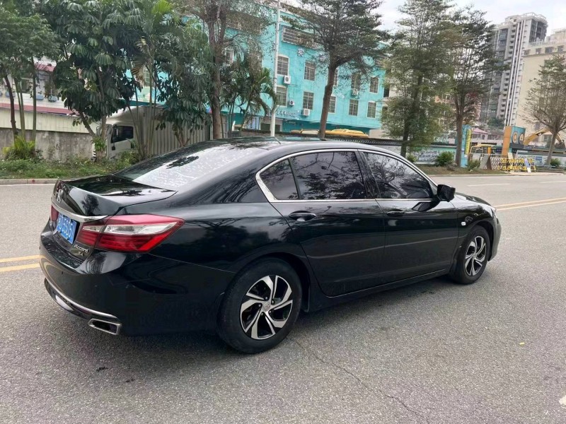 汕头16年本田雅阁9