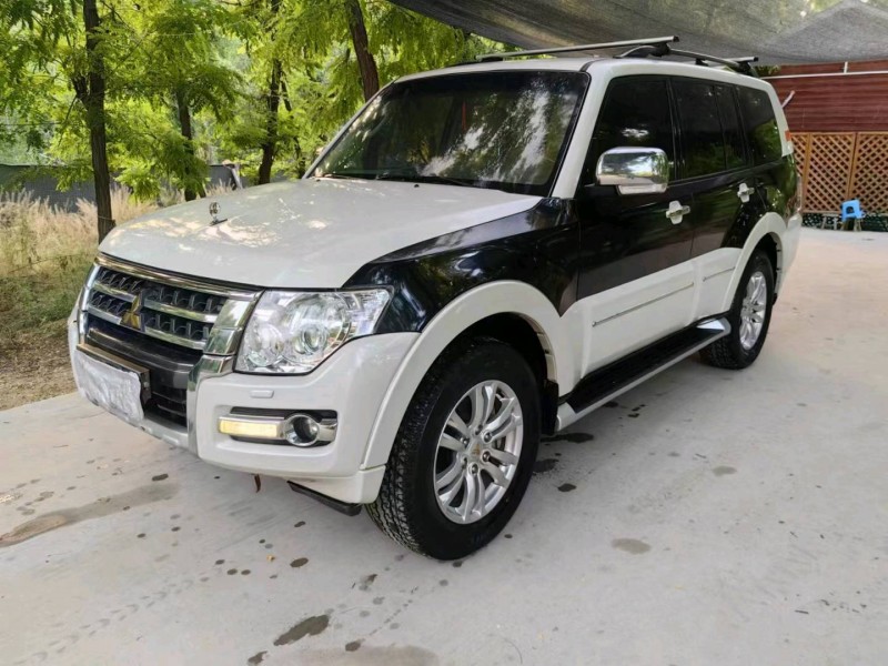 郑州19年三菱帕杰罗2