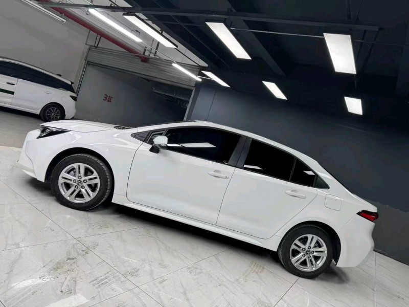 成都23年丰田雷凌3