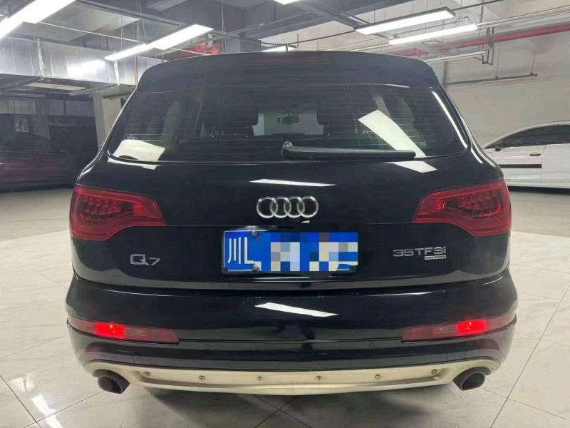 成都15年奥迪Q74