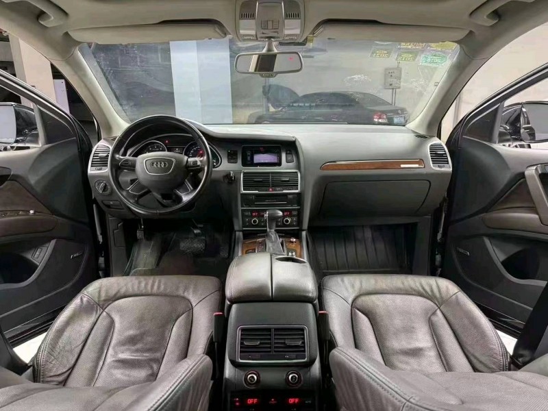 成都15年奥迪Q75